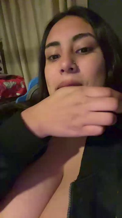 Reyna444 live cam on Cam4