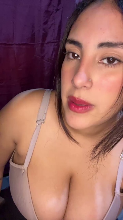 Reyna444 live cam on Cam4