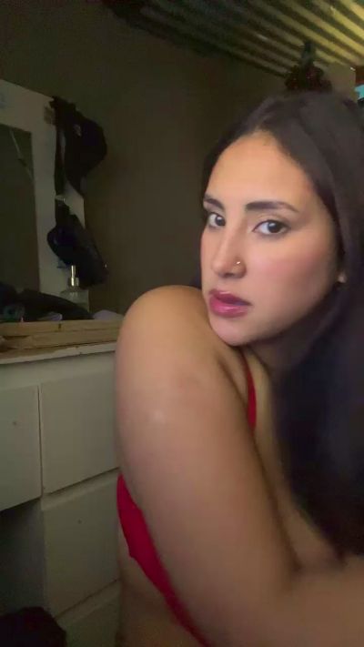Reyna444 live cam on Cam4