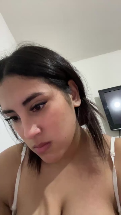 Reyna444 live cam on Cam4