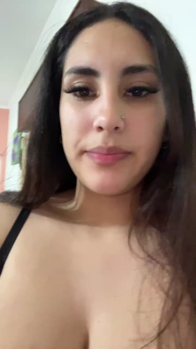Reyna444 live cam on Cam4