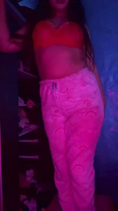 Reyna444 live cam on Cam4