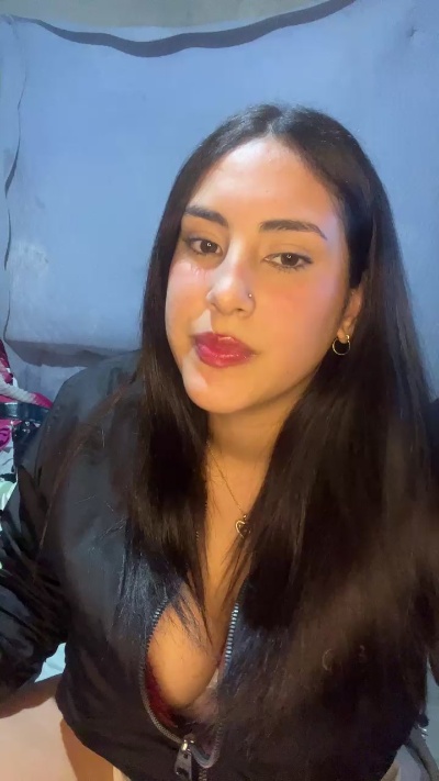 Reyna444 live cam on Cam4