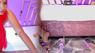 RhiaNeal live cam on Cam4