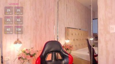 RhiaNeal live cam on Cam4