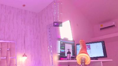 RhiaNeal live cam on Cam4