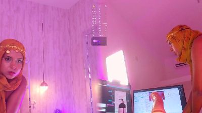 RhiaNeal live cam on Cam4