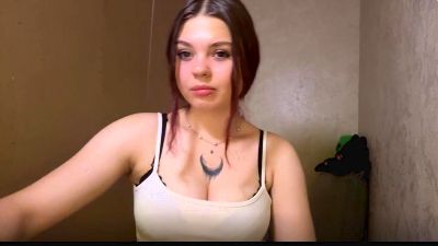 RhiannonTaruc live cam on Cam4