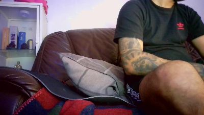Ricardo2525 live cam on Cam4