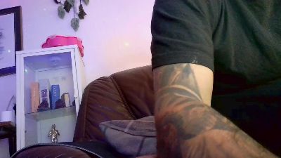 Ricardo2525 live cam on Cam4
