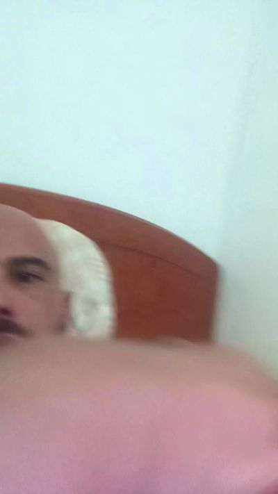 Ricardoviera69 live cam on Cam4
