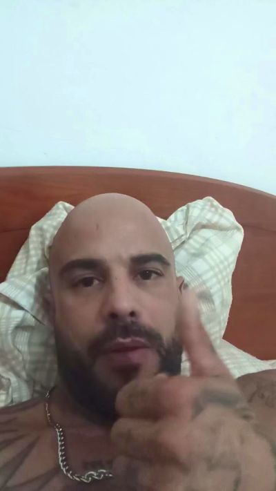 Ricardoviera69 live cam on Cam4