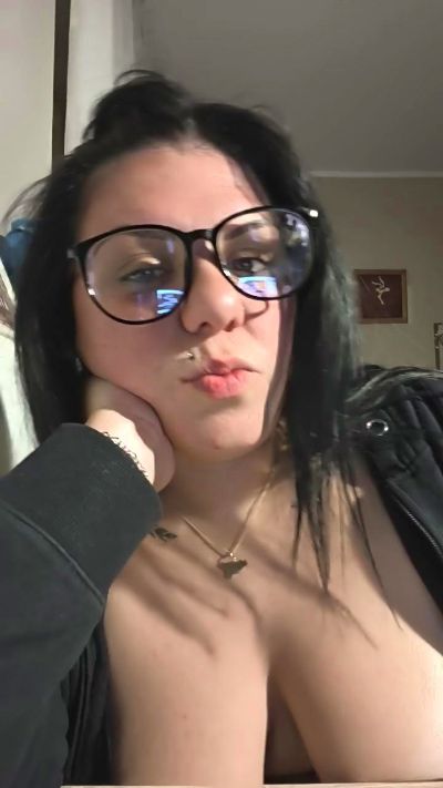 Ricciola_xXX live cam on Cam4