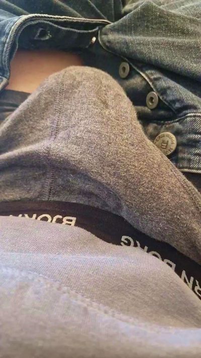 Rickie42years live cam on Cam4