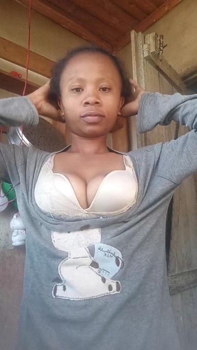 RihannaGood691 live cam on Cam4