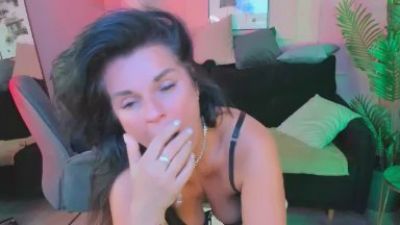 RikaCoutts live cam on Cam4