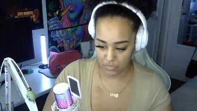 RileyGreene22 live cam on Cam4