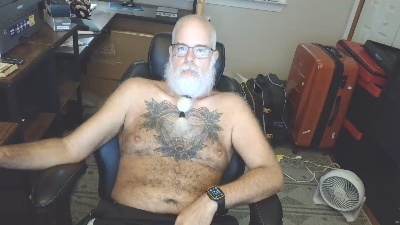 RivianBear live cam on Cam4