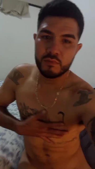 Roberto69hot live cam on Cam4