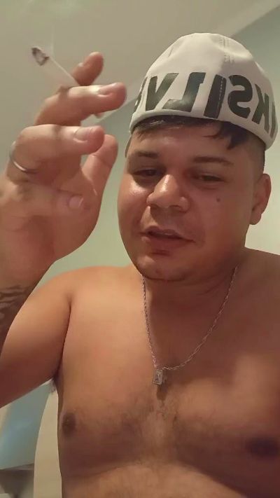Robertojuni live cam on Cam4