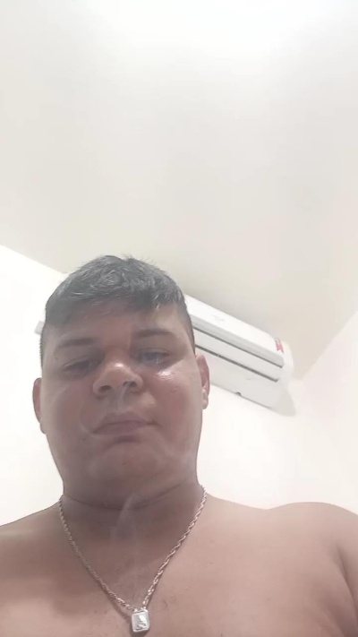 Robertojuni live cam on Cam4