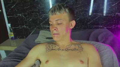Robinlion91 live cam on Cam4