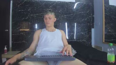 Robinlion91 live cam on Cam4