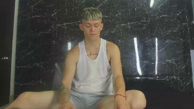 Robinlion91 live cam on Cam4