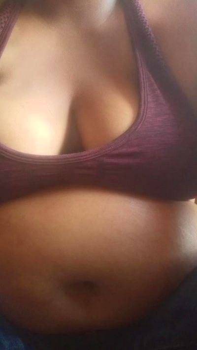 Roginah live cam on Cam4