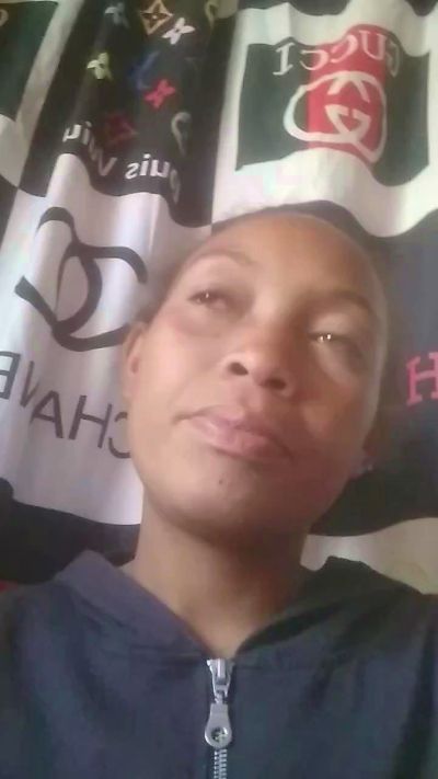 Roginah live cam on Cam4