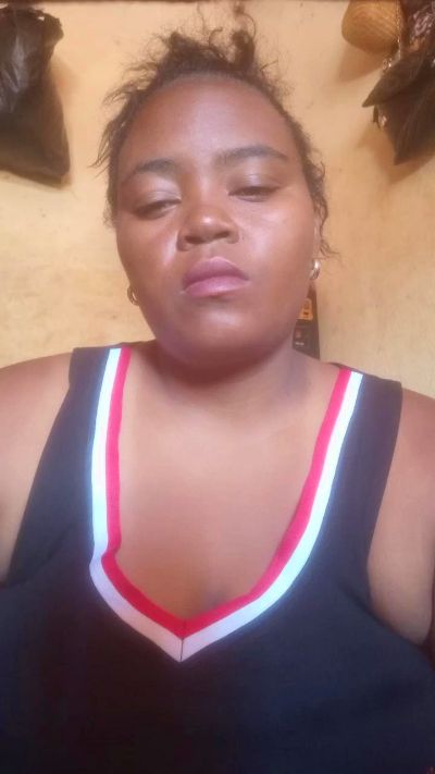 Roginah live cam on Cam4
