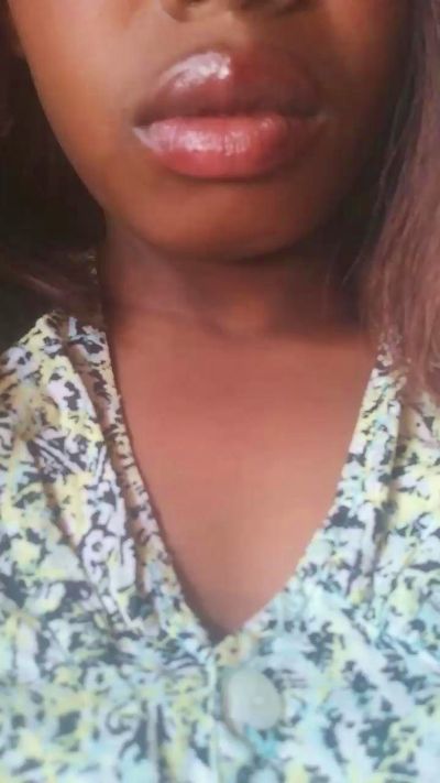Roginah live cam on Cam4