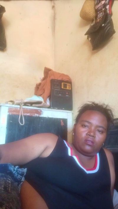 Roginah live cam on Cam4