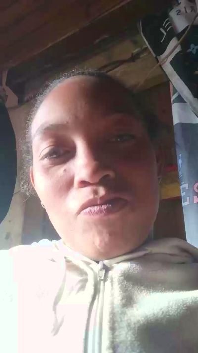 Roginah live cam on Cam4