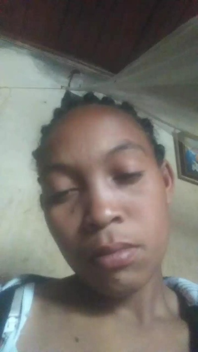 Roginah live cam on Cam4