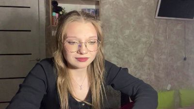 RomanaNoens live cam on Cam4