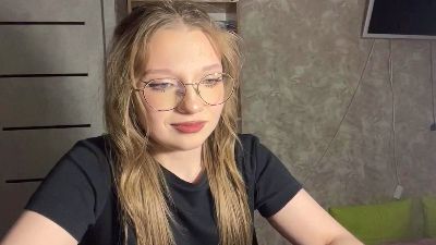 RomanaNoens live cam on Cam4