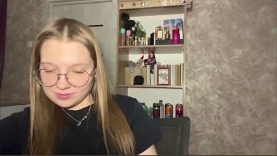 RomanaNoens live cam on Cam4