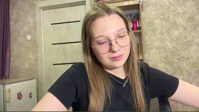 RomanaNoens live cam on Cam4