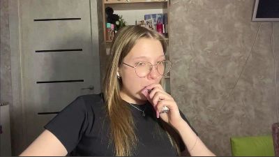 RomanaNoens live cam on Cam4