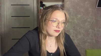 RomanaNoens live cam on Cam4