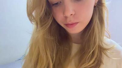 RosalbaPyette live cam on Cam4