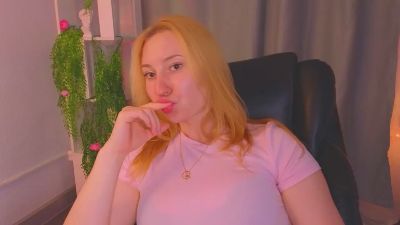 RosalieHandley live cam on Cam4