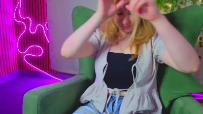 RosalieHandley live cam on Cam4