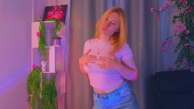 RosalieHandley live cam on Cam4