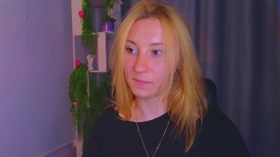 RosalieHandley live cam on Cam4