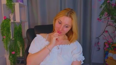 RosalieHandley live cam on Cam4