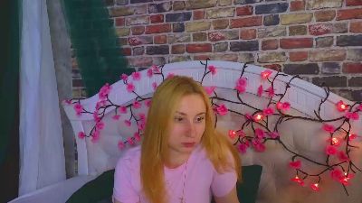 RosalieHandley live cam on Cam4