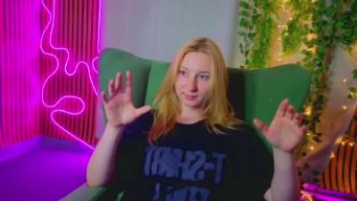 RosalieHandley live cam on Cam4