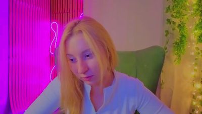 RosalieHandley live cam on Cam4